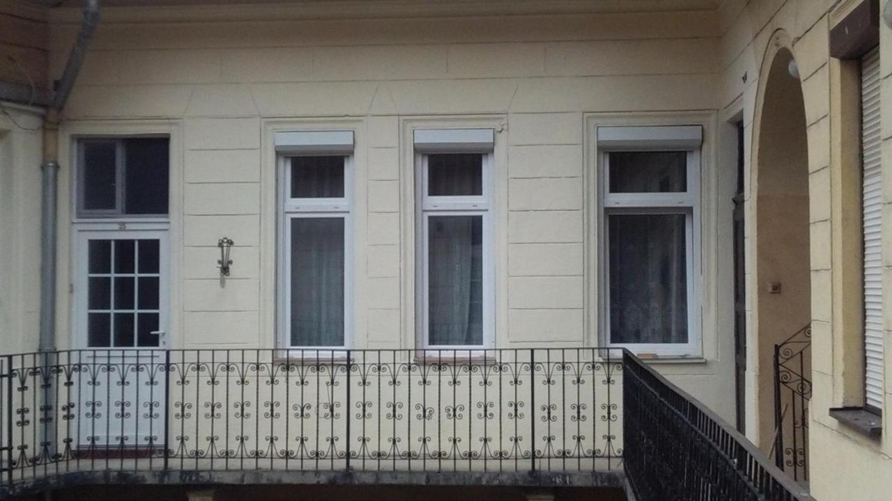 Julia Apartman. Boedapest Buitenkant foto