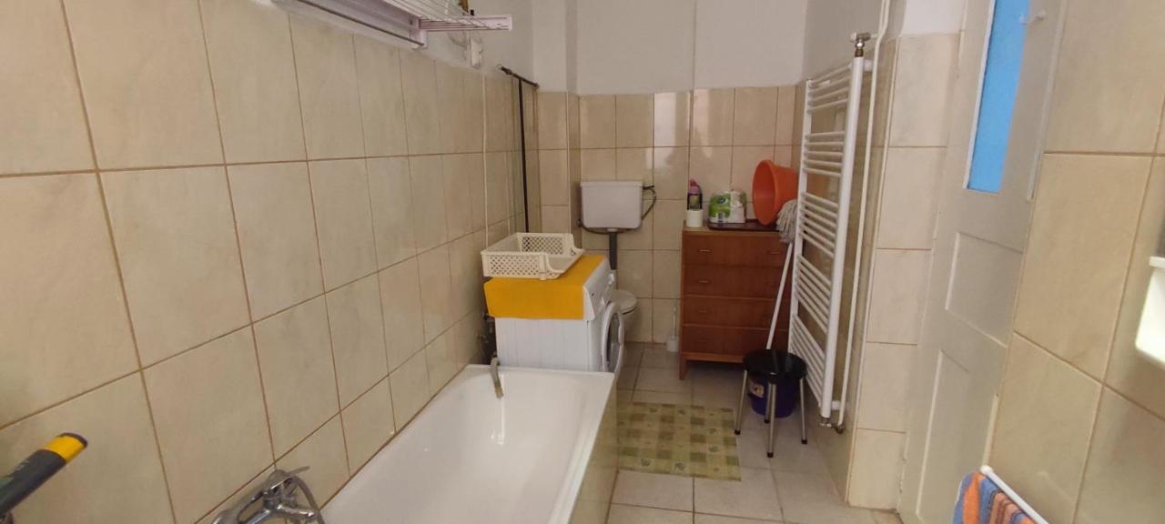 Julia Apartman. Boedapest Buitenkant foto