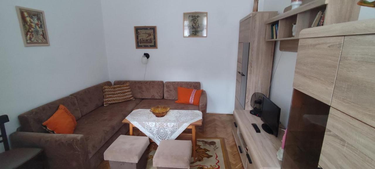 Julia Apartman. Boedapest Buitenkant foto