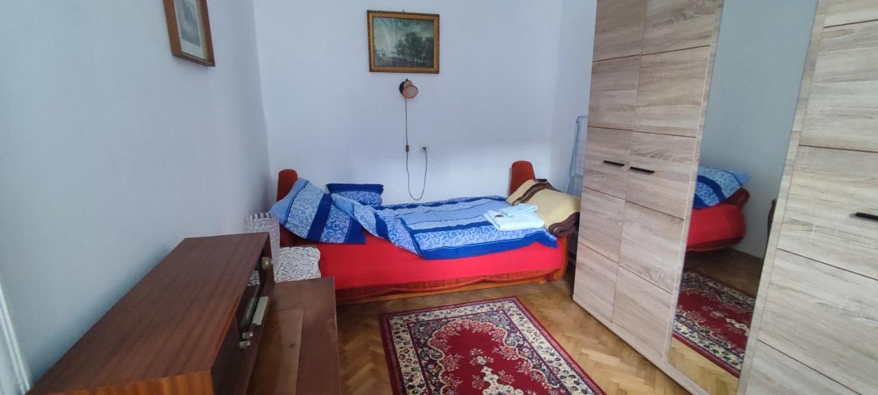 Julia Apartman. Boedapest Buitenkant foto